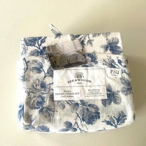 New Bee & Willow Queen Duvet Set White/Blue/Gray Rose Pattern 100% Cotton